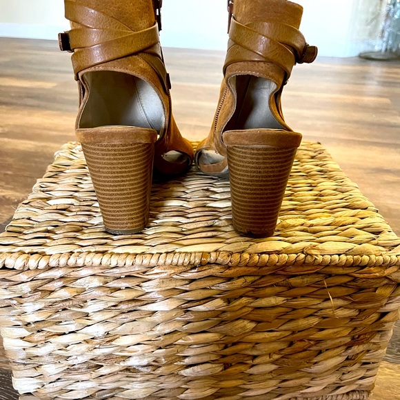 Camel Brown White Mountain Ankle High Heel Bootie Boot Size 8 Suede Leather - Picture 3 of 3